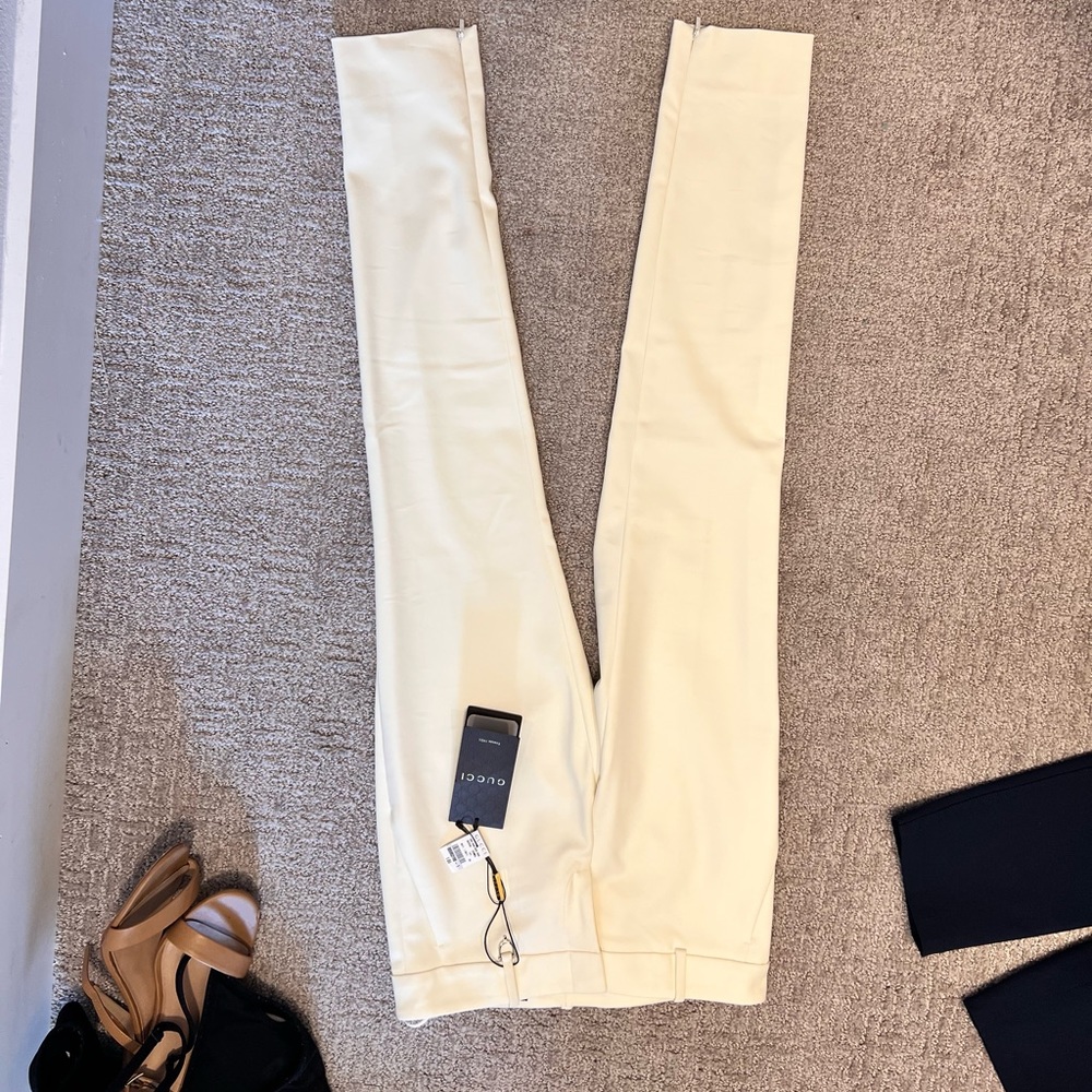 Gucci size 38 White Cigarette Pants NWT (zippers on the ankles)